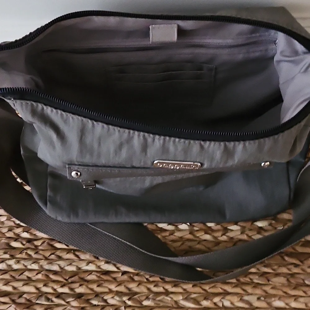 🎉HP🎉 Baggallini Charcoal Crossbody Bag - Picture 5 of 7